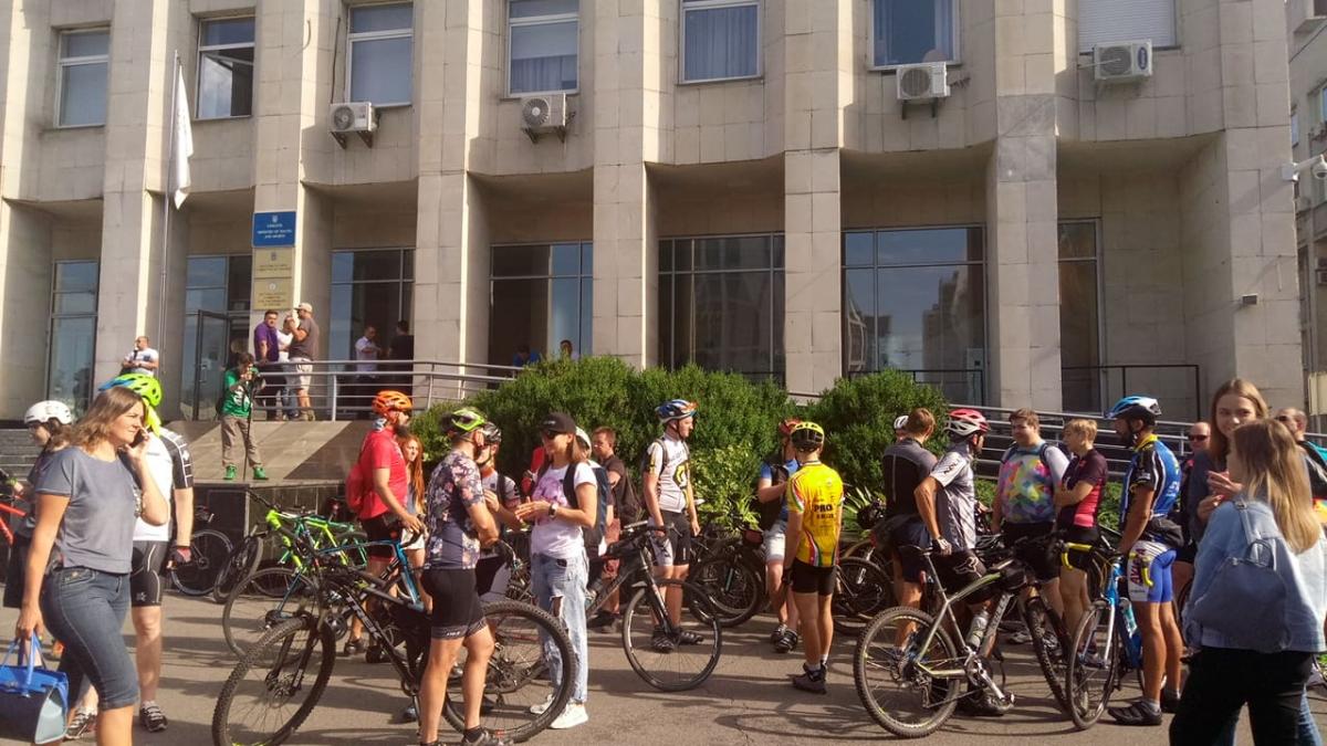 Під Міністерством молоді та спорту проходить акція на підтримку переможниці Європейських ігор Ганни Соловей / фото УНІАН Під Міністерством молоді та спорту проходить акція на підтримку переможниці Європейських ігор Ганни Соловей / фото УНІАН