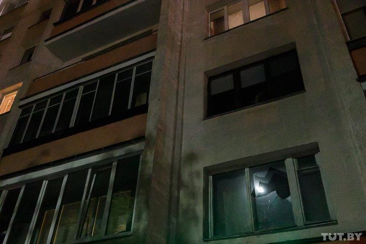 У результаті НП були вибиті стекла в декількох будівлях / фото TUT.BY У результаті НП були вибиті стекла в декількох будівлях / фото TUT.BY