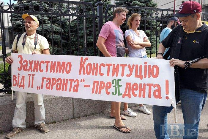 Сейчас на митинге есть, по сути, два центра - политический и общественный / Фото: Александр Рудоманов Сейчас на митинге есть, по сути, два центра - политический и общественный / Фото: Александр Рудоманов