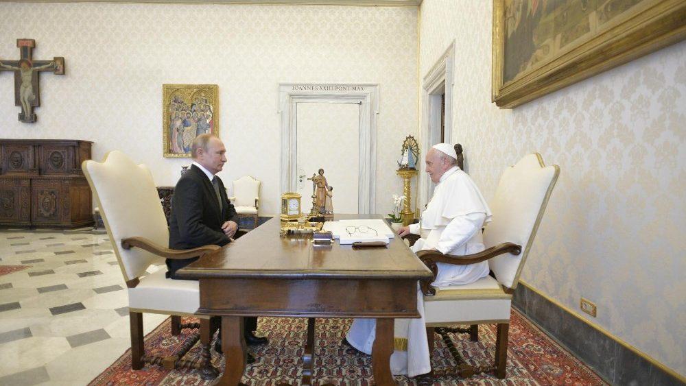 Зустріч між Франциском і Путіним тривала годину / фото: Vatican News Зустріч між Франциском і Путіним тривала годину / фото: Vatican News