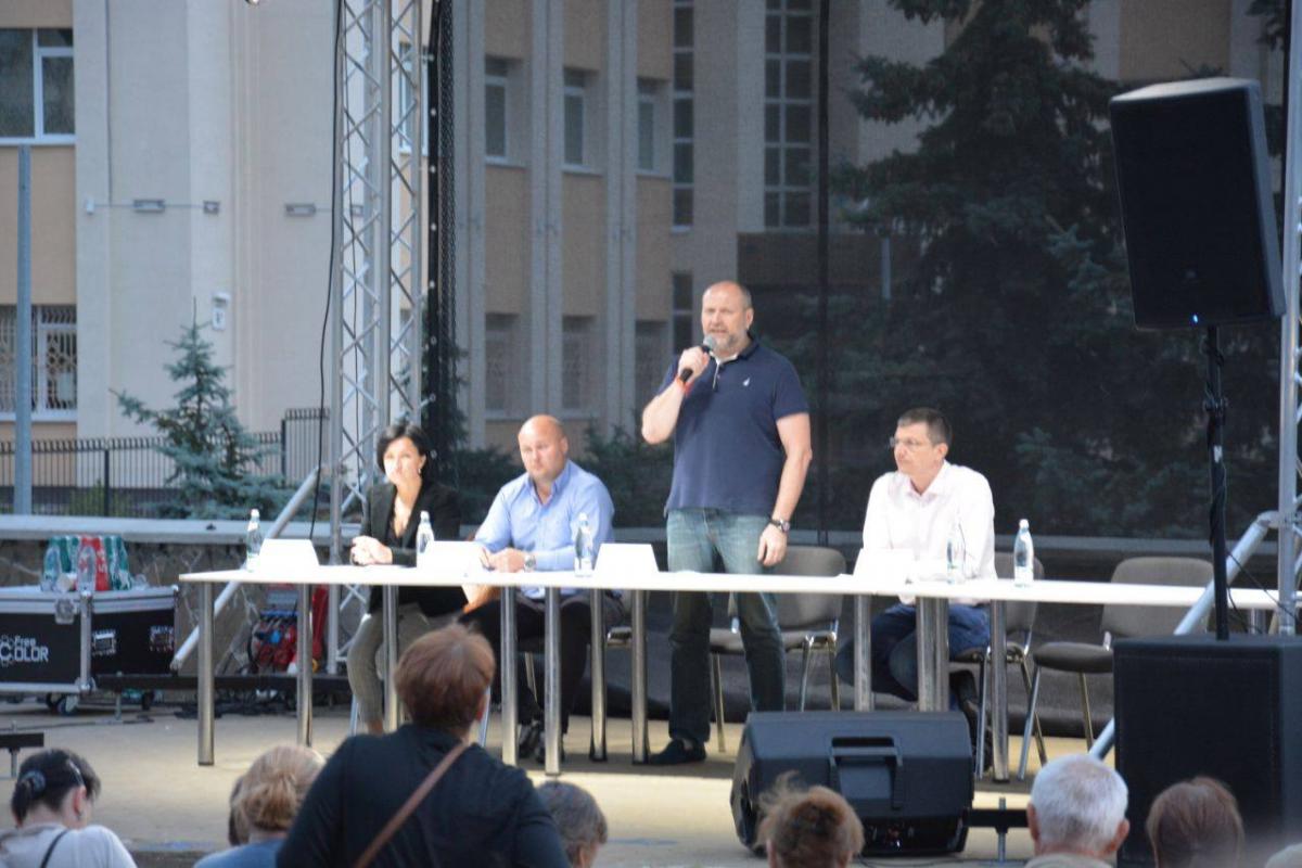 Жители при поддержке народного депутата Борислава Березы провели слушания / facebook Рішучі Громадяни Жители при поддержке народного депутата Борислава Березы провели слушания / facebook Рішучі Громадяни