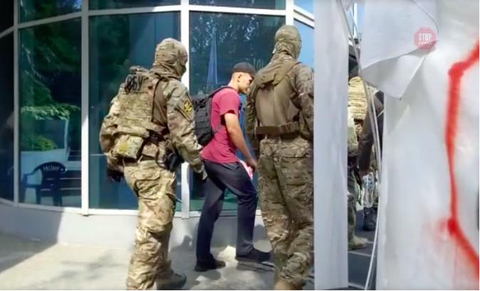 В Главном управлении ГФС Днепропетровщины ГБР и СБУ провели обыск В Главном управлении ГФС Днепропетровщины ГБР и СБУ провели обыск