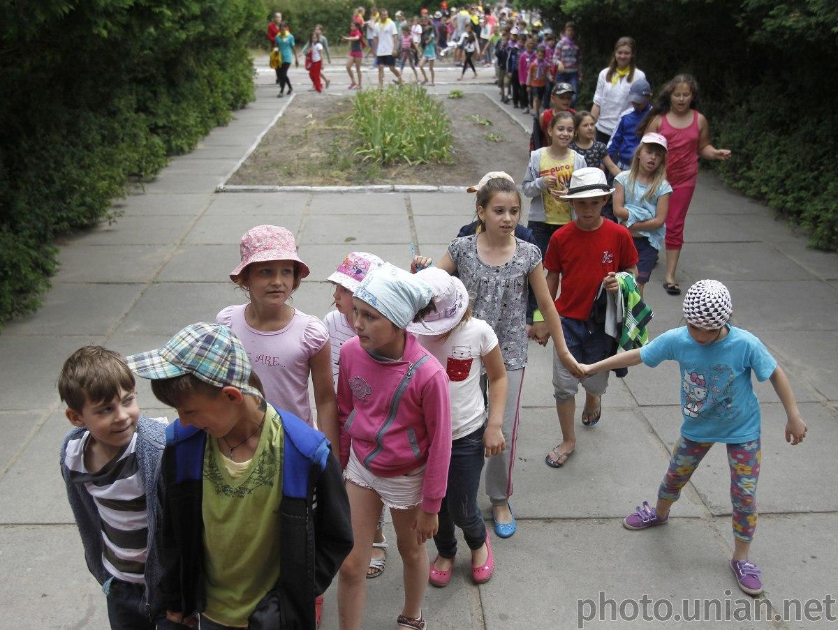 Премьер заявил о настороженности насчет открытия детских лагерей / фото УНИАН