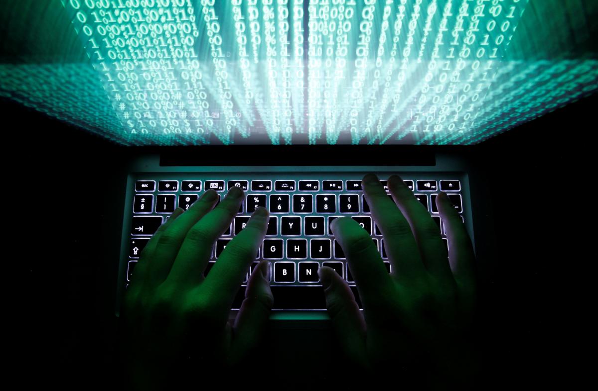 В СНБО сообщили, что за кибератакой могут стоять хакеры, связанные с разведкой Беларуси / фото REUTERS
