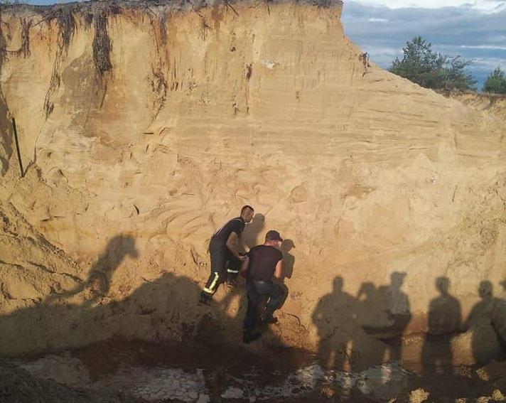 До пошуків другого хлопчика було залучено місцеве населення та рятувальники / фото ДСНС України До пошуків другого хлопчика було залучено місцеве населення та рятувальники / фото ДСНС України