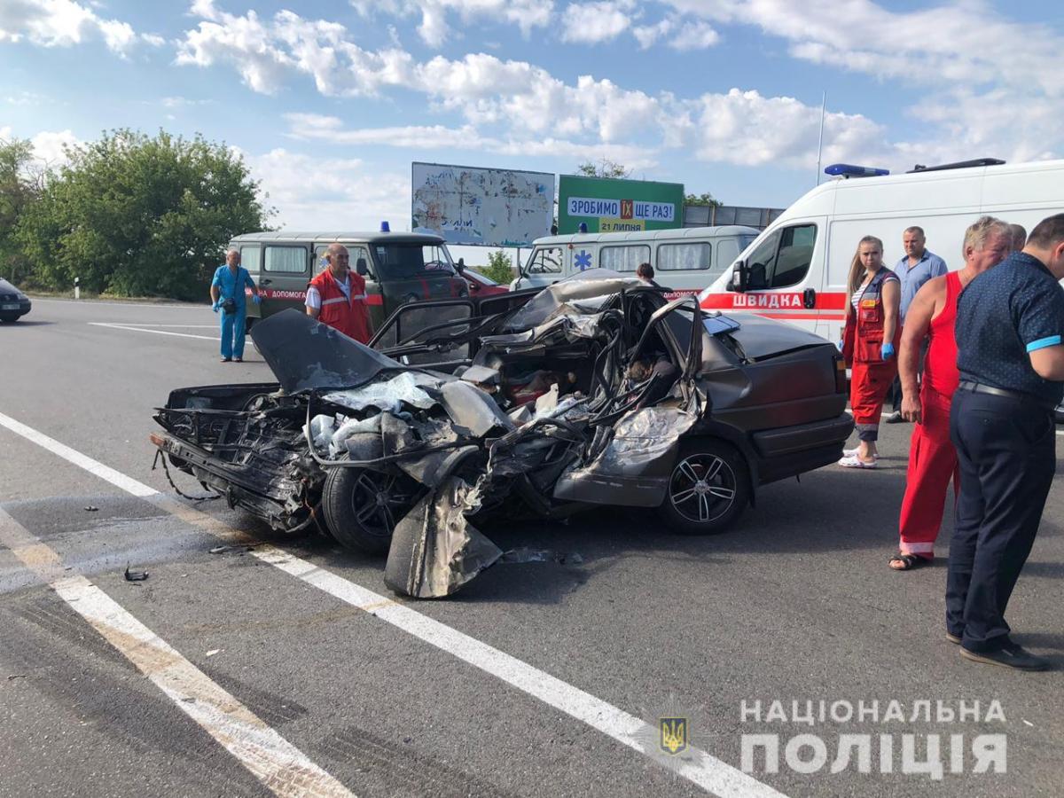 Внаслідок зіткнення з вантажівкою на Одещині загинуло чотири людини / фото od.npu.gov.ua Внаслідок зіткнення з вантажівкою на Одещині загинуло чотири людини / фото od.npu.gov.ua