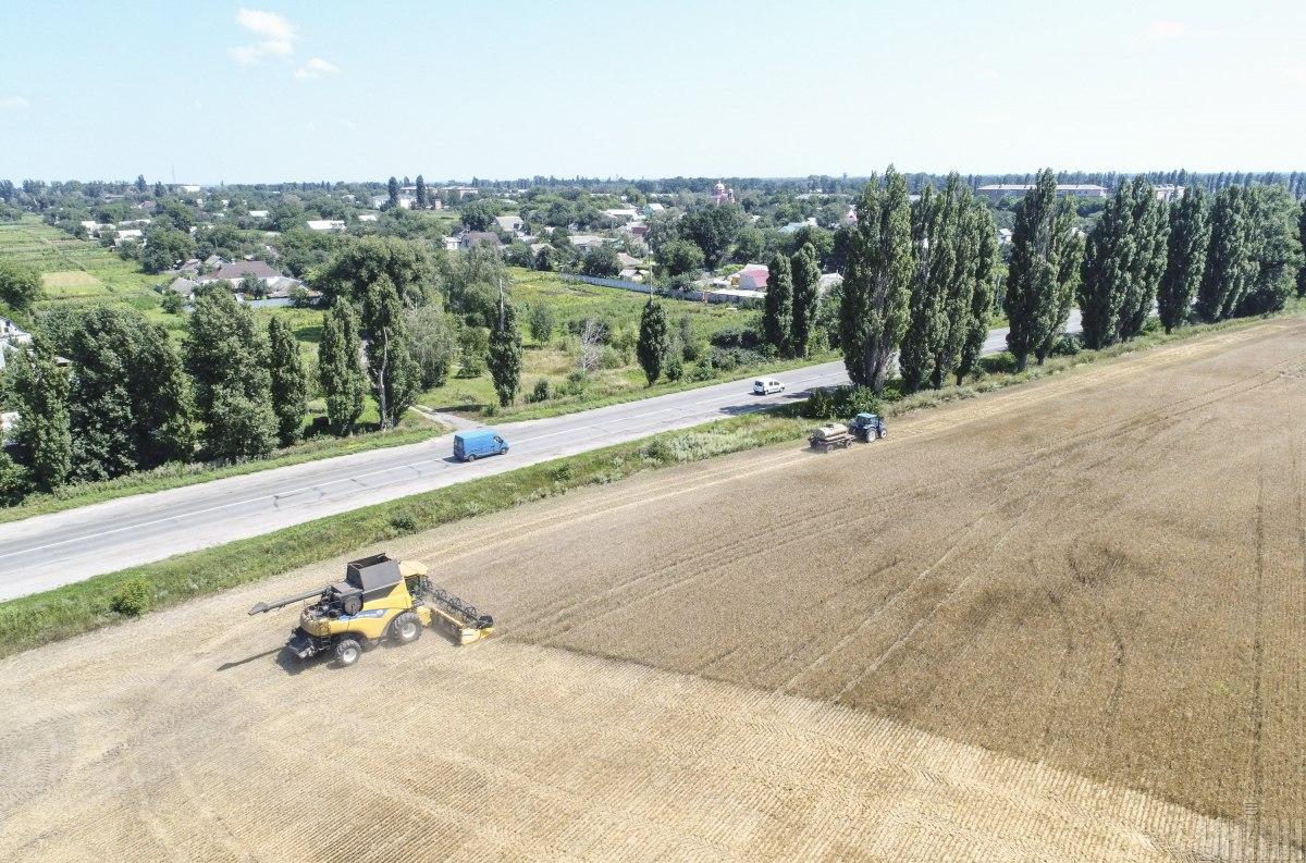 Жителі Кропивницького задихаються від нестерпного смороду / фото УНІАН Жителі Кропивницького задихаються від нестерпного смороду / фото УНІАН