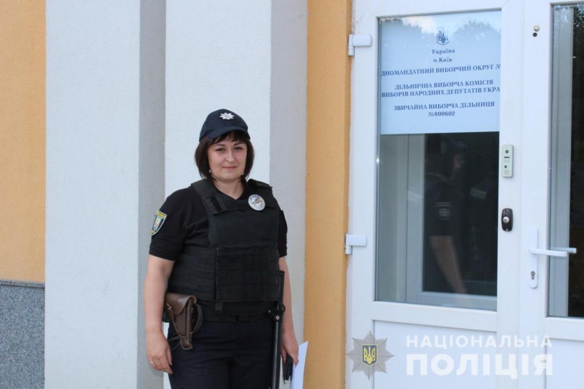 Тысячи правоохранителей охраняют избирательные участки Киева / kyiv.npu.gov.ua Тысячи правоохранителей охраняют избирательные участки Киева / kyiv.npu.gov.ua
