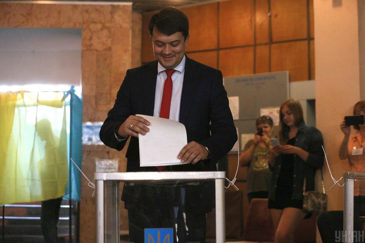 Дмитрий Разумков во время голосования в Киеве / Фото УНИАН