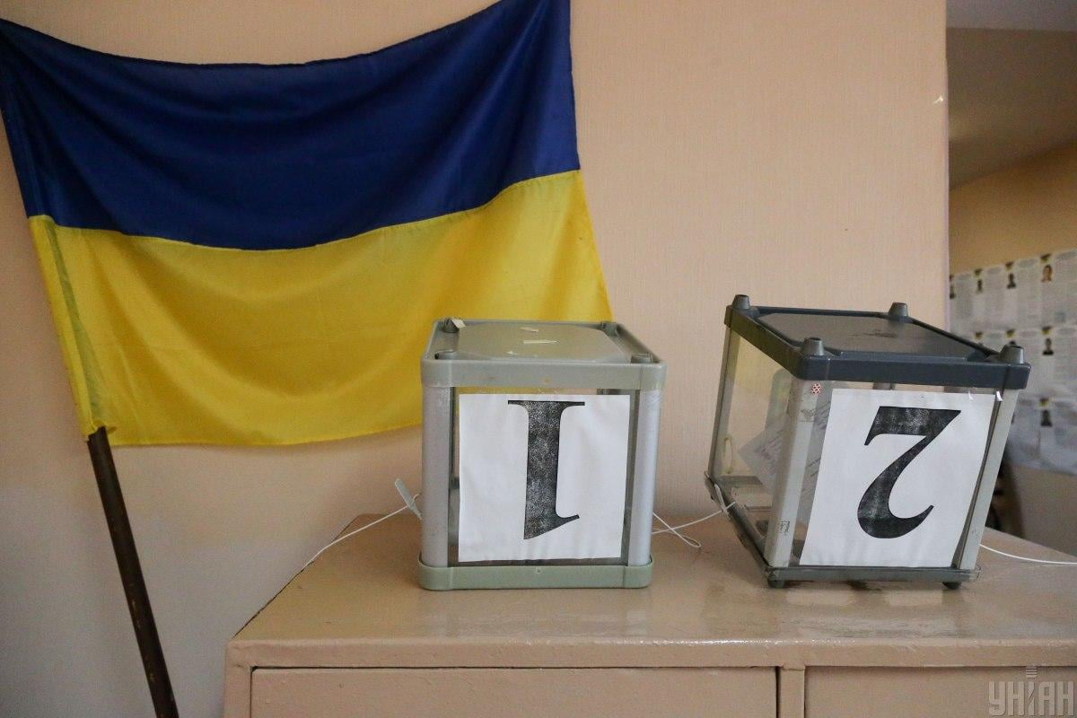 Многие украинцы поддерживают идею проведения досрочных парламентских и президентских выборов / фото УНИАН