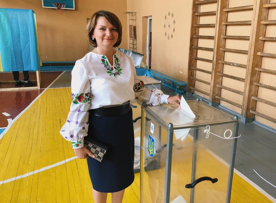 Оксана Савчук обійшла "Слугу народу" Андрія Сторожука / Facebook Оксана Савчук Оксана Савчук обійшла "Слугу народу" Андрія Сторожука / Facebook Оксана Савчук