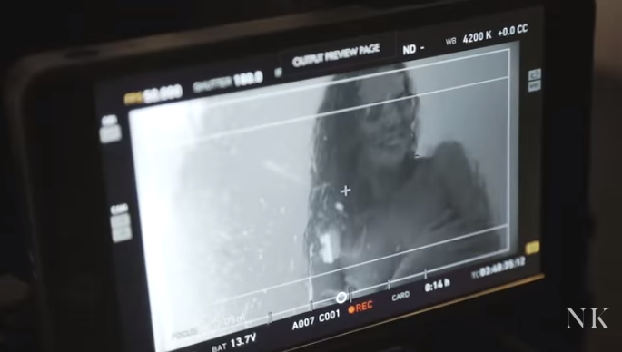 Мокрая и сексуальная: Настя Каменских показала обнаженное видео