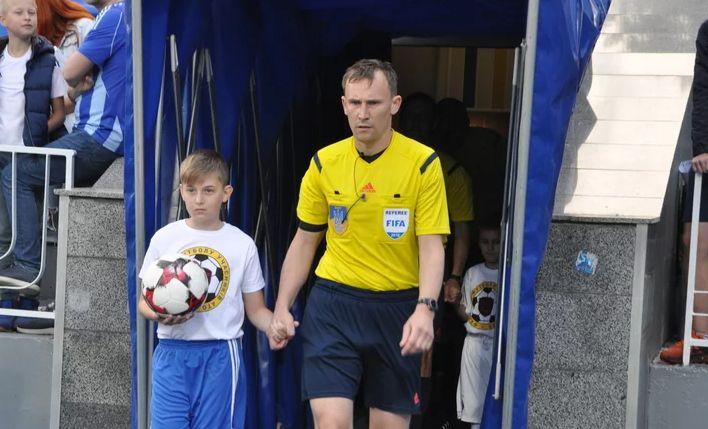 Виталий Романов впервые обслужит матч за Суперкубок / фото: footboom.com Виталий Романов впервые обслужит матч за Суперкубок / фото: footboom.com