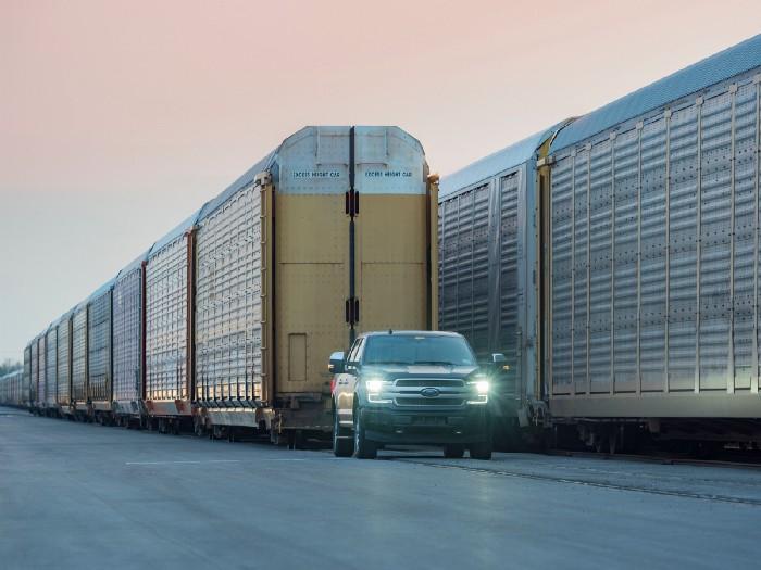Ford показала можливості свого нового тягача / medium.com Ford показала можливості свого нового тягача / medium.com