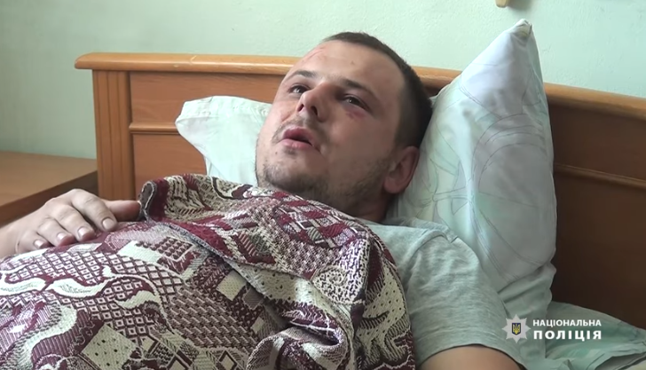 Вночі на Оболоні у Києві побили поліцейського / скріншот