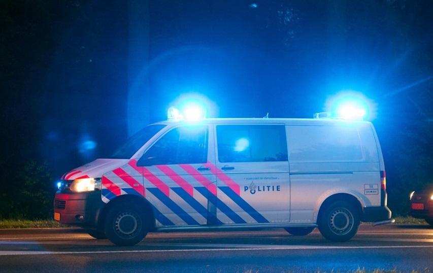 Нидерландские полицейские приостанавливают погони за преступниками / фото: facebook/politiezaanstreek Нидерландские полицейские приостанавливают погони за преступниками / фото: facebook/politiezaanstreek