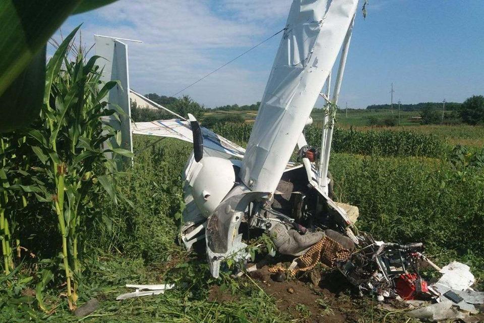Дельтаплан розбився у межах одного із сіл / фото: ДСНС Дельтаплан розбився у межах одного із сіл / фото: ДСНС