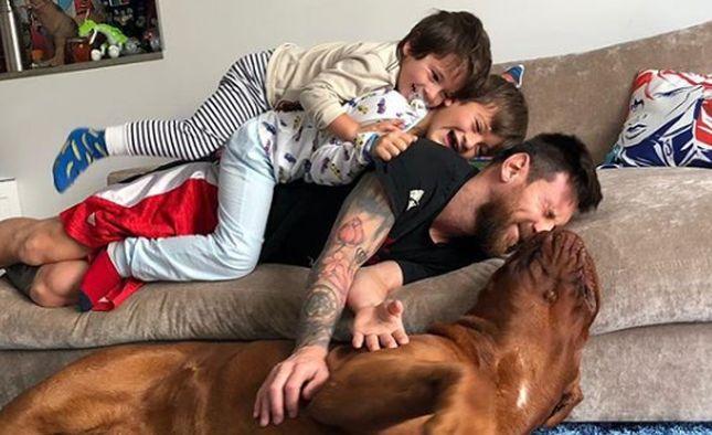 Ліонель Мессі з синами і Халком / фото:instagram.com/leomessi Ліонель Мессі з синами і Халком / фото:instagram.com/leomessi