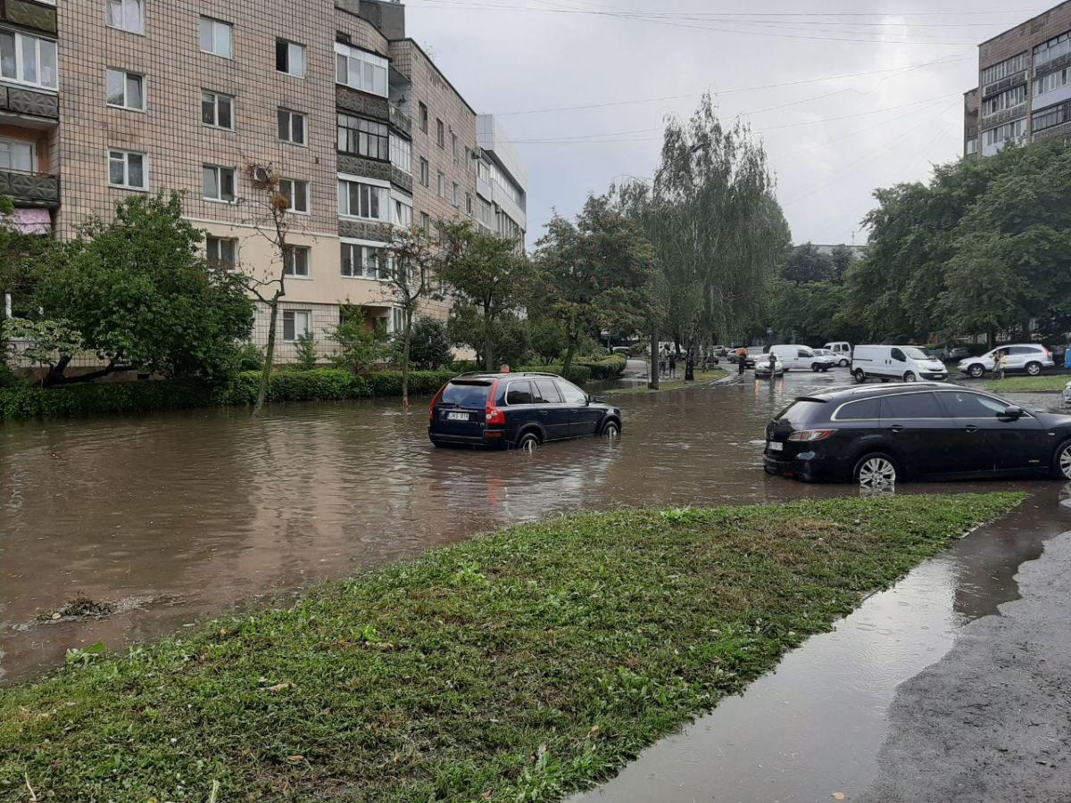 На Рівне обрушилася повінь / фото прес-служба ДСНС На Рівне обрушилася повінь / фото прес-служба ДСНС
