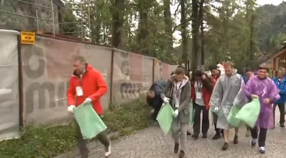 Волонтери зібрали 600 кг сміття / скріншот відео ТСН Волонтери зібрали 600 кг сміття / скріншот відео ТСН