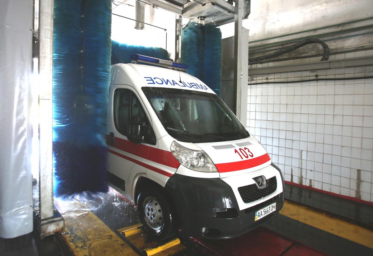 Бригада скорой помощи приехала на вызов к пьяной женщине \ УНИАН