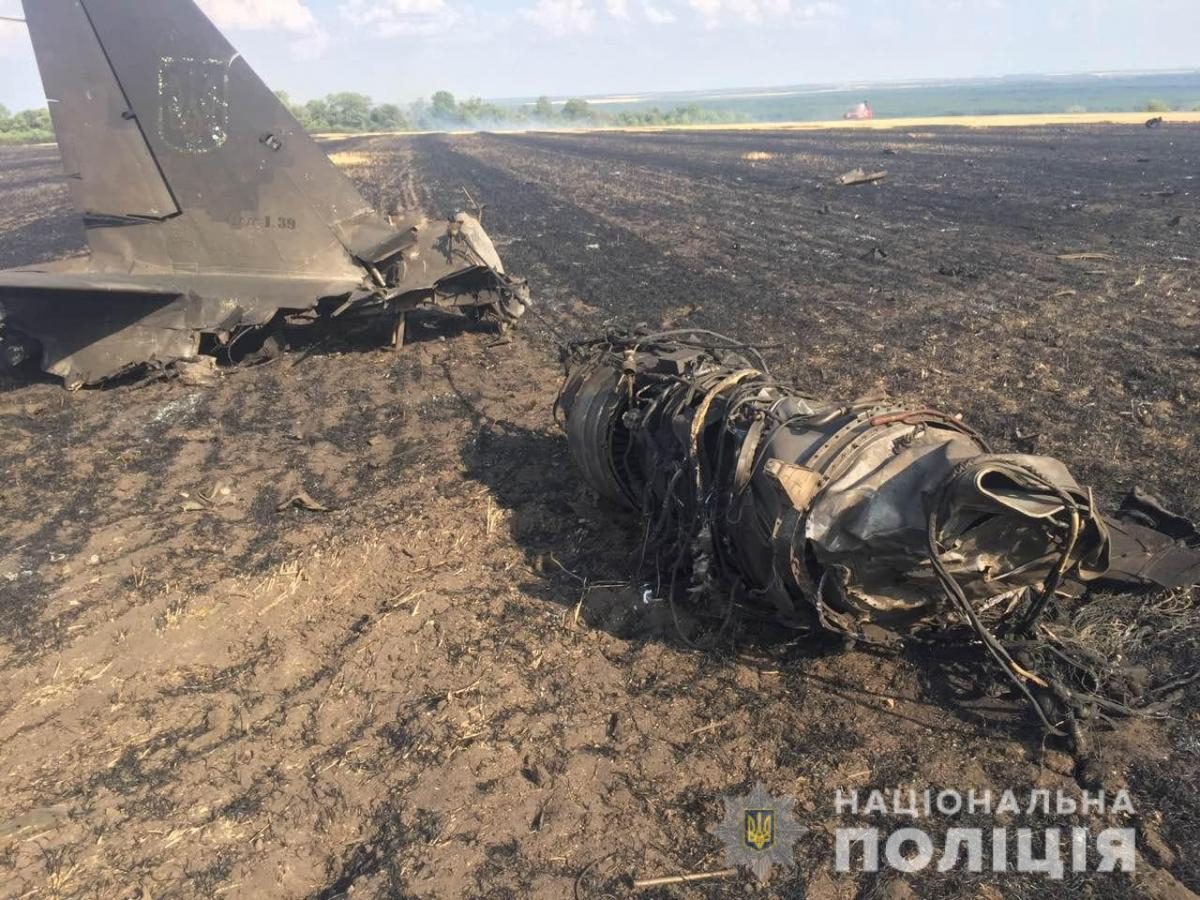 На Харьковщине упал военный тренировочный самолет (фото) | УНИАН