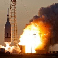 NASA успешно испытало систему аварийного спасения корабля Orion (фото, видео)