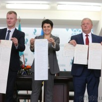ЦИК продемонстрировала бюллетени для голосования на внеочередных выборах в Раду (фоторепортаж)