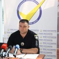 В Житомирской области возле избирательного участка задержали трех вооруженных мужчин