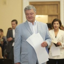 Порошенко после Roshen переписал на сына банк