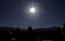 Редкое явление: в Китае наблюдали ненастоящее солнце (видео)