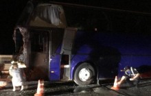 Під Одесою вантажівка зіткнулася з автобусом, у якому перебували 50 пасажирів (відео)