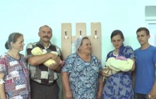 У Житомирському пологовому будинку одночасно народили дівчат свекруха та невістка (відео)