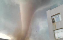 Переворачивал машины: в Китае пронесся разрушительный смерч, погибли 6 человек (фото, видео)