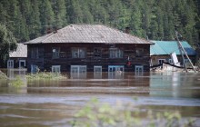 Число жертв наводнения в России увеличилось до 20: ЧС достигла федерального масштаба (фото, видео)