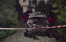 У центрі Херсона спалили авто помічниці кандидата в депутати від "Слуги народу"
