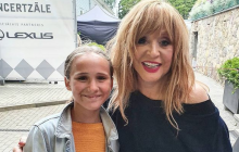 Прихильниця показала фото із помолоділою Аллою Пугачовою