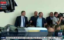 "Вийди звідси! Погано чуєш?": Зеленський вигнав чиновника із зустрічі в Борисполі (фото, відео)