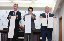 ЦВК продемонструвала бюлетені для голосування на позачергових виборах до Ради (фоторепортаж)