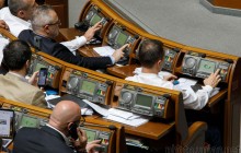 "Срабатывает на жевательную резинку": Стефанчук назвал устаревшей систему для голосования с помощью сенсорной кнопки
