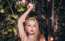 Тина Кароль показала пышную грудь в коротком топе без белья (фото)