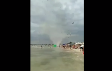 На пляже в Одессе пронесся смерч (видео)