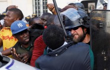 Несколько сотен нелегальных мигрантов штурмовали парижский Пантеон (фото)