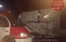 У Чернігові двоє молодиків кинули "коктейль Молотова" у монумент воїнам-визволителям