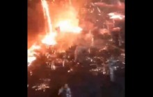 "Маленькі мурахи в палаючому металі": у мережі з'явилося вражаюче відео, як тисячі тонн розпеченого чавуну вилилися в цеху комбінату