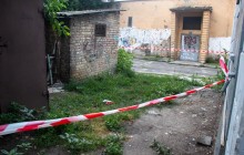 В Киеве женщина родила за трансформаторной будкой и ушла