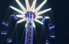 "Люди кричали": на популярном украинском курорте сломался аттракцион - завис в воздухе почти на час (видео)