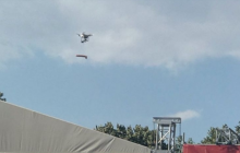 Під час агітаційного концерту в Одесі з неба впав фалоімітатор (відео)