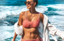 Регіна Тодоренко показала фото в бікіні