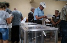 На Житомирщині через нестачу кабінок на дільниці виборці голосують по двоє